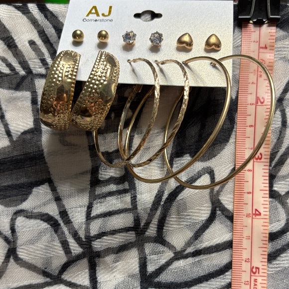 Jewelry - 🖤Gold Earring Collection🖤